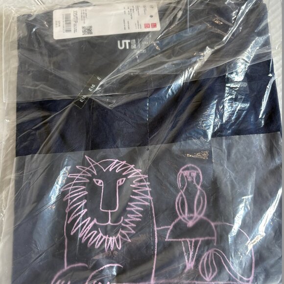 UNIQLO Lisa Larson UT "Peace for All" Graphic Tee, XXS, Navy - Picture 11 of 12